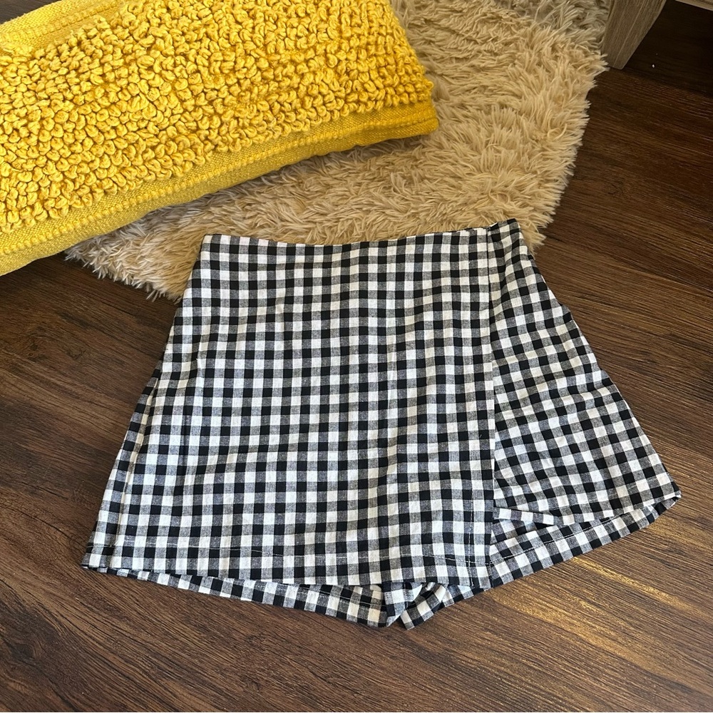Black-and-white checkered skort Size M